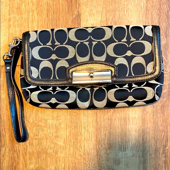 Coach Clutch/Wallet - Picture 1 of 10